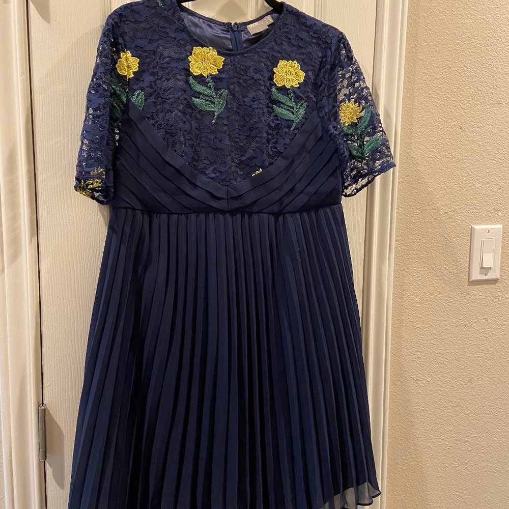 Knee length maternity dress with sheer shoulders